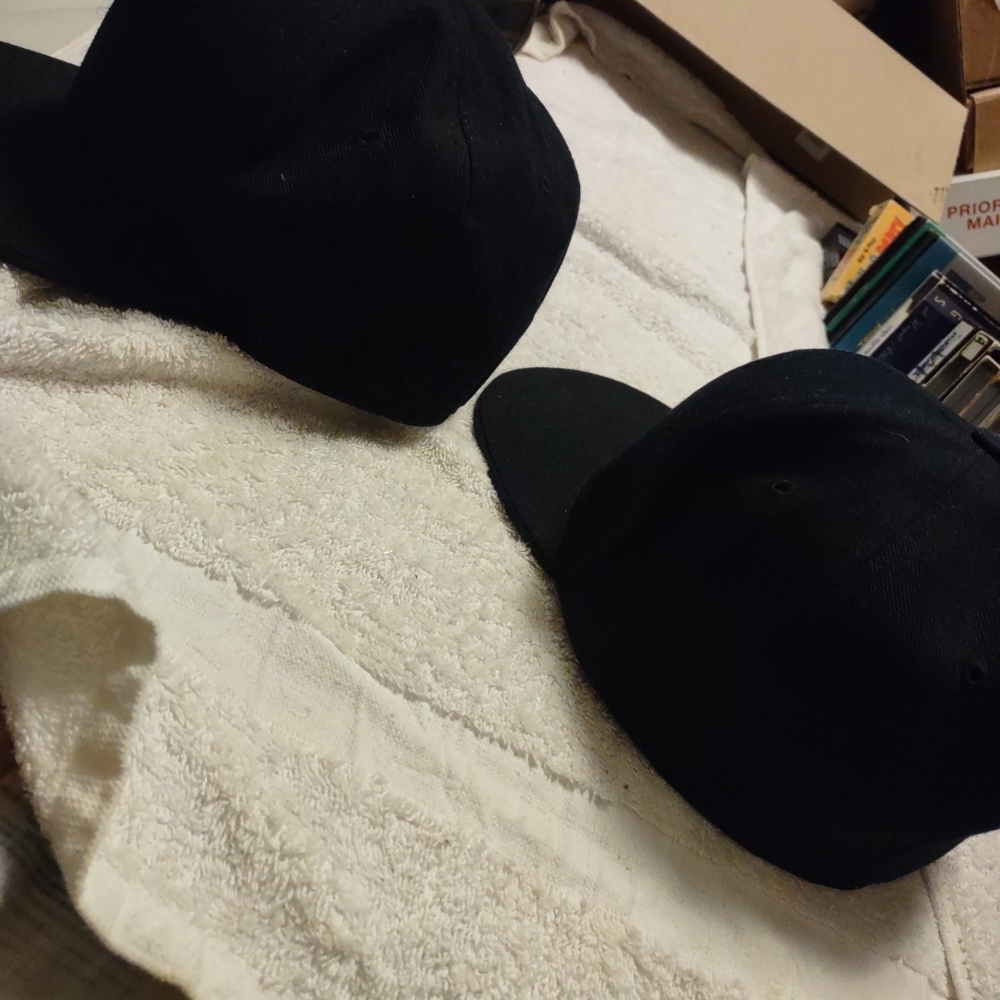 Men's fitted two black baseball caps